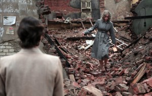 Nelly (Nina Hoss) dans les décombres de Berlin. DR
