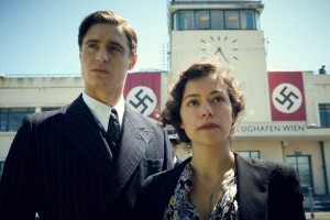 Maria et Fritz à l'heure nazie: Max Irons et Tatiana Maslany.