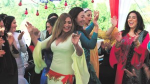 Shadia (Laila Eloui) entre dans la danse. DR