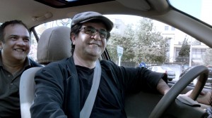 Jafar Panahi au volant de son taxi.  DR