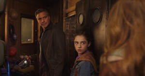 George Clooney et Raffey Cassidy. DR