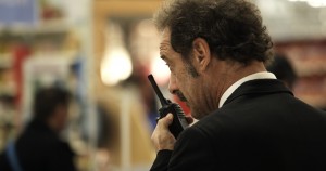 Thierry (Vincent Lindon) en surveillance dans un hypermarché. DR