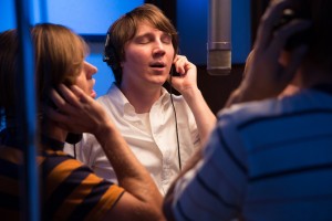 Brian Wilson (Paul Dano) en studio.