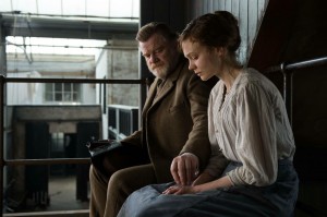 Arthur Steed (Brendan Gleeson) et Maud Watts (Carey Mulligan). DR