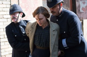 Maud Watts (Carey Mulligan) arrêtée par la police. DR