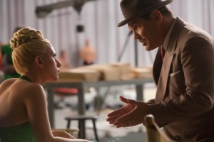 Dee Anna Moran (Scarlett Johansson) et Eddie Mannix (Josh Brolin). DR