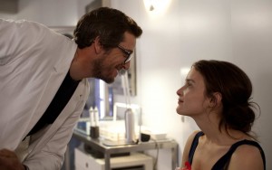 Le professeur Quignard (Guillaume Canet) et Christophine (Charlotte Le Bon)