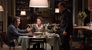 Avec Julian et Paula (Dolores Fonzi), un dernier dîner pour Tomas avant de repartir... 