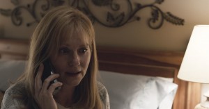 Laura Linney incarne l'épouse de Sully. DR