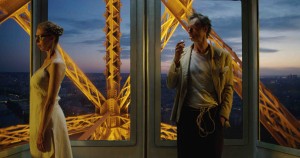 Fiona et Dom (Dominique Abel) sur la tour Eiffel. DR