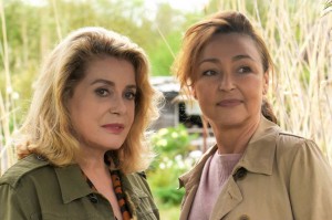 Béatrice Sobolevski (Catherine Deneuve) et Claire Breton (Catherine Frot).