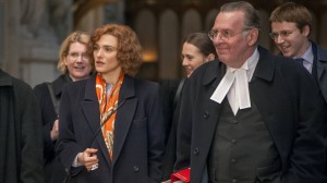 Deborah Lipstadt (Rachel Weisz) et Richard Rampton (Tom Wilkinson). DR