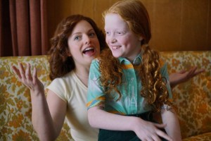 Phyllis (Elisabeth Moss) et sa fille (Sadie Sinck). DR