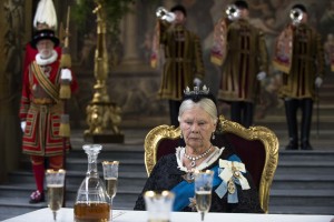 Victoria (Judi Dench), une reine lasse qui va revivre. DR