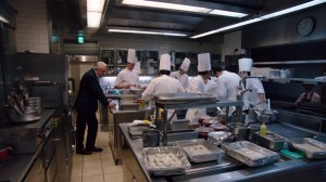 Alain Ducasse en cuisine. DR