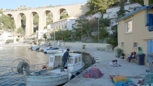 Le "centre du monde" sous le viaduc... Photos Agat Films