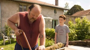 Dany (Gregory Gadebois) et Marvin (Jules Porier). DR