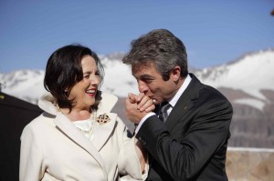 Au sommet, un président (Ricardo Darin, avec Paulina Garcia) en représentation. DR 