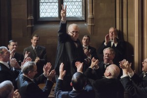 Gary Oldman incarne l'homme au V de la victoire. DR