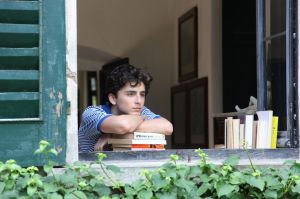 Elio (Timothée Chalamet) rêveur... DR