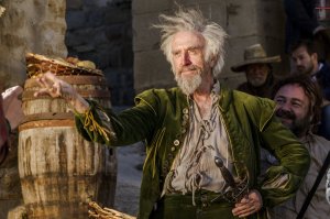 Jonathan Pryce en cordonnier devenu chevalier.