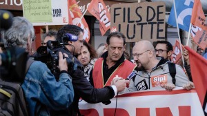 Les syndicalistes face aux médias. DR