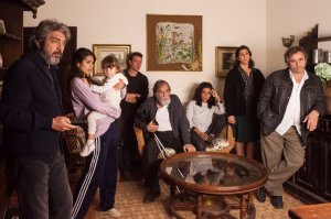 Alejandro (Ricardo Darin, à gauche) et la famille essayent de comprendre...