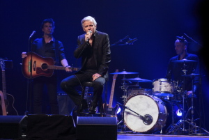 Guy Jamet (Alex Lutz) en scène. DR