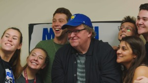 Michael Moore et de jeunes Américains en colère. DR