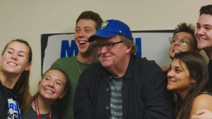 Michael Moore et de jeunes Américains en colère. DR