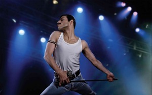 Freddie Mercury (Rami Malek) en scène. DR