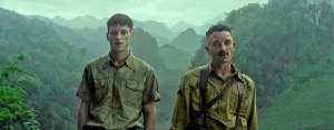 Robert Tassen et Cavagna (Guillaume Gouix) face à la jungle. DR