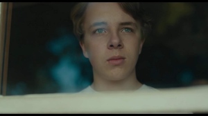 Ed Oxenbould incarne le jeune Joe.