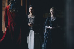 Sarah (Rachel Weisz) et Abigail (Emma Stone) en lutte pour le pouvoir. DR