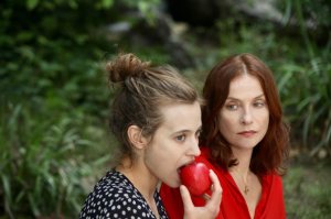 Claire (Lou de Laâge) et Maud (Isabelle Huppert). DR