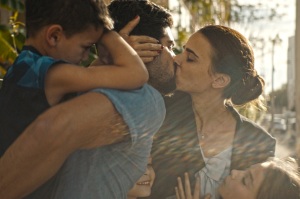 Orna avec Ofer (Oshri Cohen) et ses enfants. DR