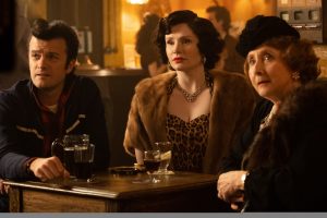 Fred (Tom Bennett), Sheila (Bryce Dallas Howard) et Ivy (Gemma Jones). DR