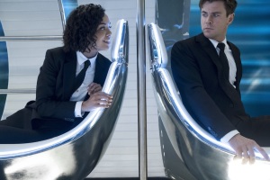 L'agent M (Tessa Thompson) fait équipe avec l'agent H (Chris Hemsworth). DR