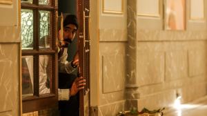 "Attaque...": Arjun (Dev Patel) en action. DR