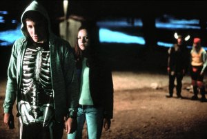 Jake Gyllenhaal (à gauche) dans le rôle de Donnie Darko. DR