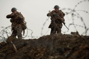 Tom Blake (Dean-Charles Chapman) et Will Schofield (George MacKay) partent en mission. DR