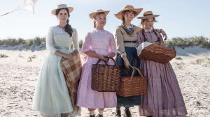 Meg, Amy, Jo et Beth March (Emma Watson, Florence Pugh, Saoirse Ronan et Eliza Scanlen) à la plage. DR