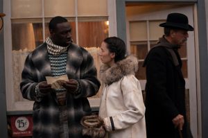 "L'appel...": Perrault (Omar Sy) et Françoise (Cara Gee). DR