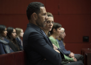 Les parents (Roschdy Zem et Chiara Mastroianni) dans le prétoire.