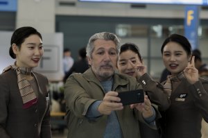 "#JeSuisLà": Stéphane (Alain Chabat) découvre la Corée. DR