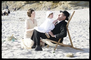 Yvonne (Isabelle Carré), Charles et la petite Anne en famille. DR