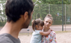 Axelle (Sara Forestier), une mère paumée. DR