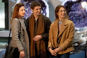 Victoire (Julia Piaton), Maxime et Sandra (Jenna Thiam). DR