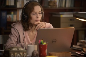 Patience Portefeux (Isabelle Huppert), interprète au service de la police. DR