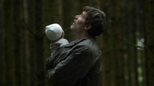 François avec son fils dans la forêt. Photos Michael Crotto